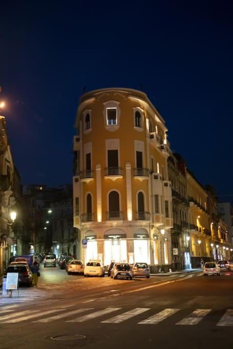 Palazzo Vitrano - Tourist Apartment Катания Экстерьер фото