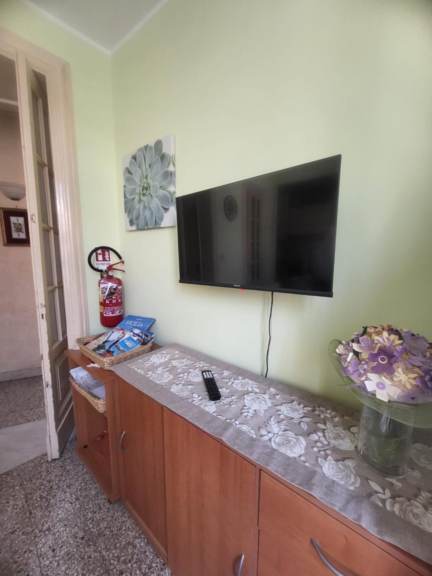 Palazzo Vitrano - Tourist Apartment Катания Экстерьер фото